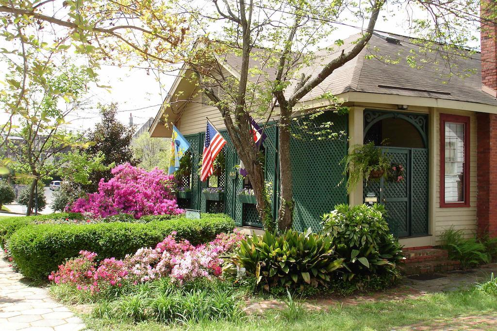 The Lattice Inn Монтгомъри Екстериор снимка