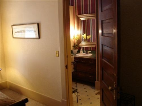 The Lattice Inn Монтгомъри Екстериор снимка
